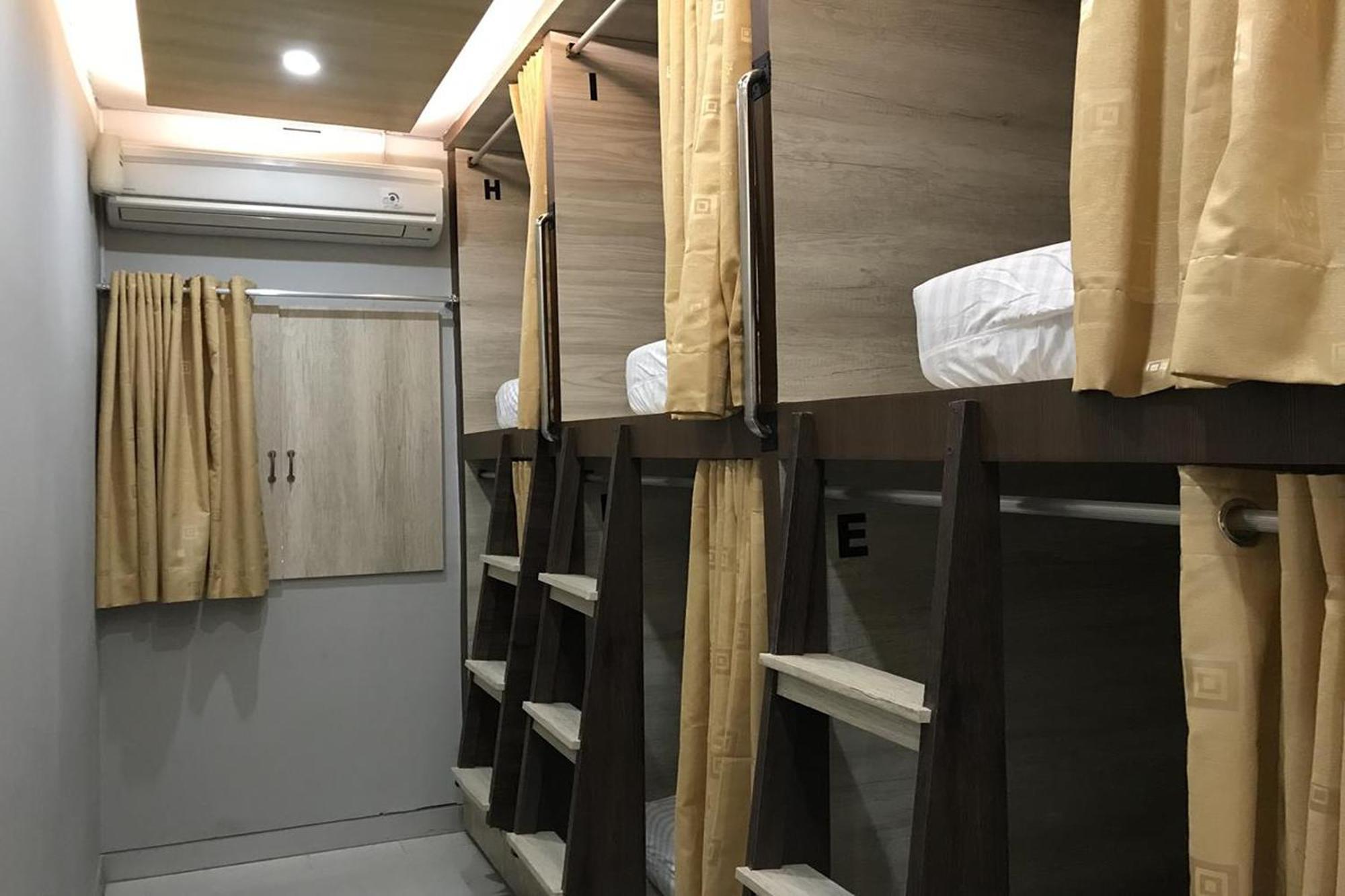 The Colour Hostel Pontianak Εξωτερικό φωτογραφία